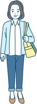 かばんを抱えている女性